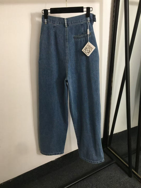 Pleated waist wide-leg jeans