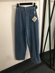 Pleated waist wide-leg jeans