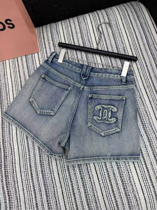 Heavy rivet tassel embroidered denim shorts