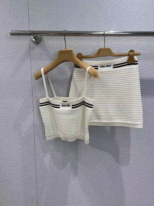 Gestrickte Hosenträger + Rock