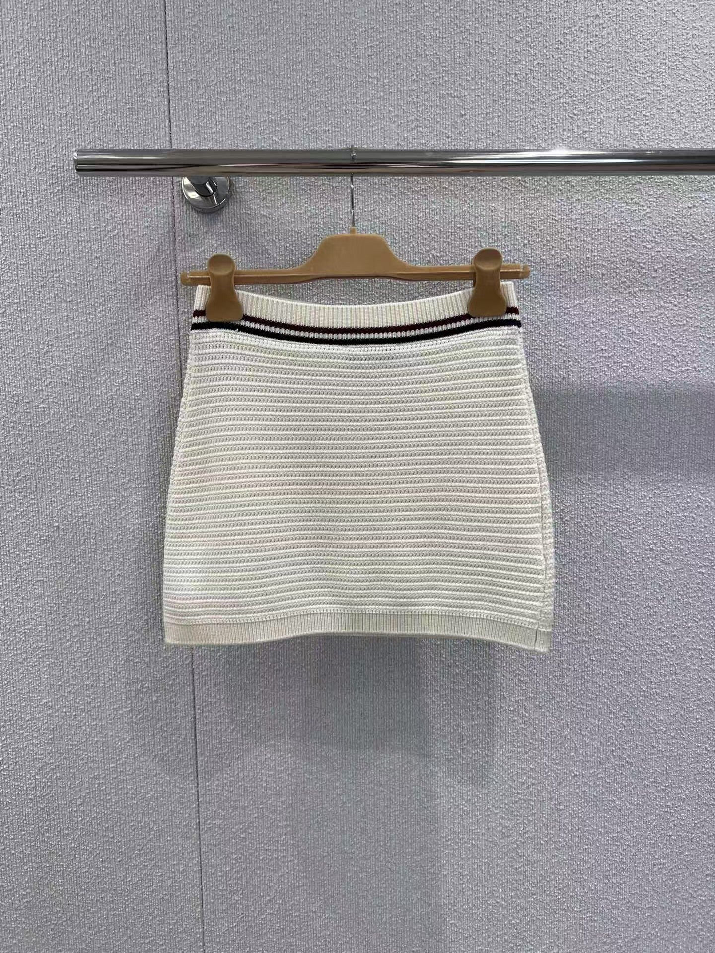 Gestrickte Hosenträger + Rock