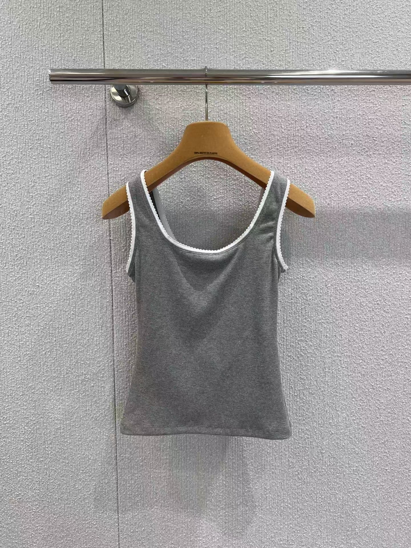 Weste aus Spitze mit Schriftzug