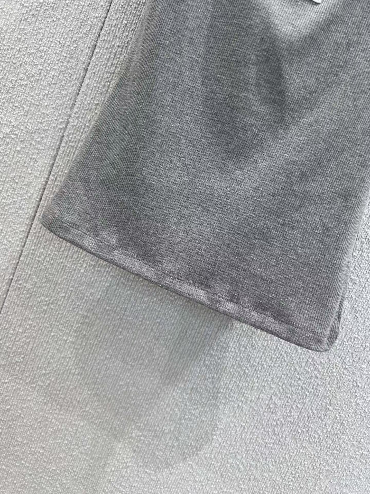 Weste aus Spitze mit Schriftzug