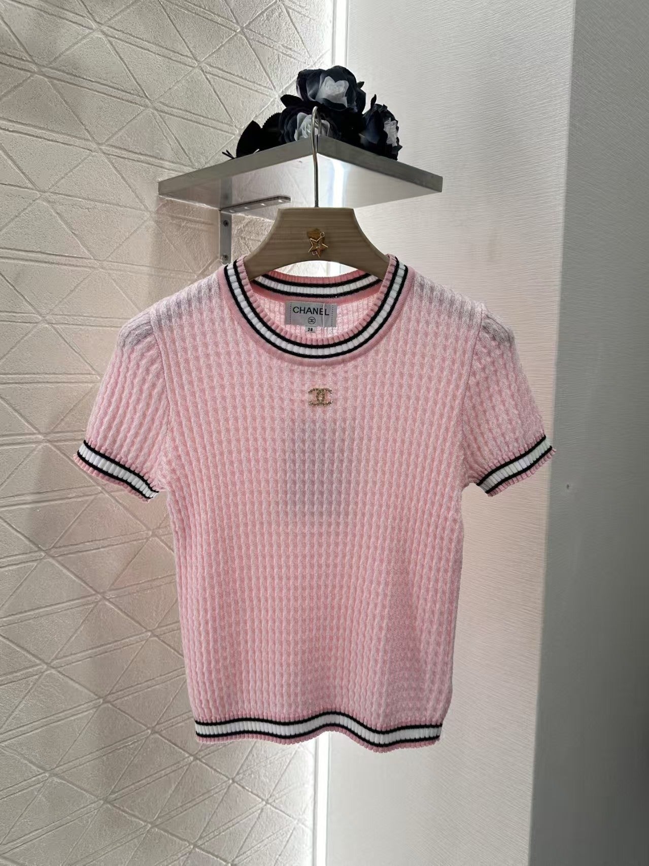 Pull ras du cou en tricot à manches courtes