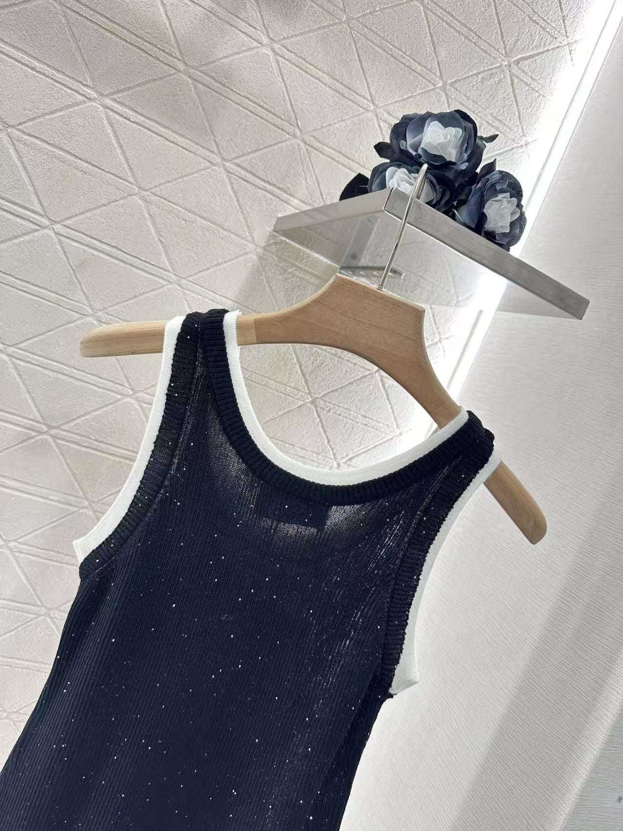 Fake two-piece knitted vest