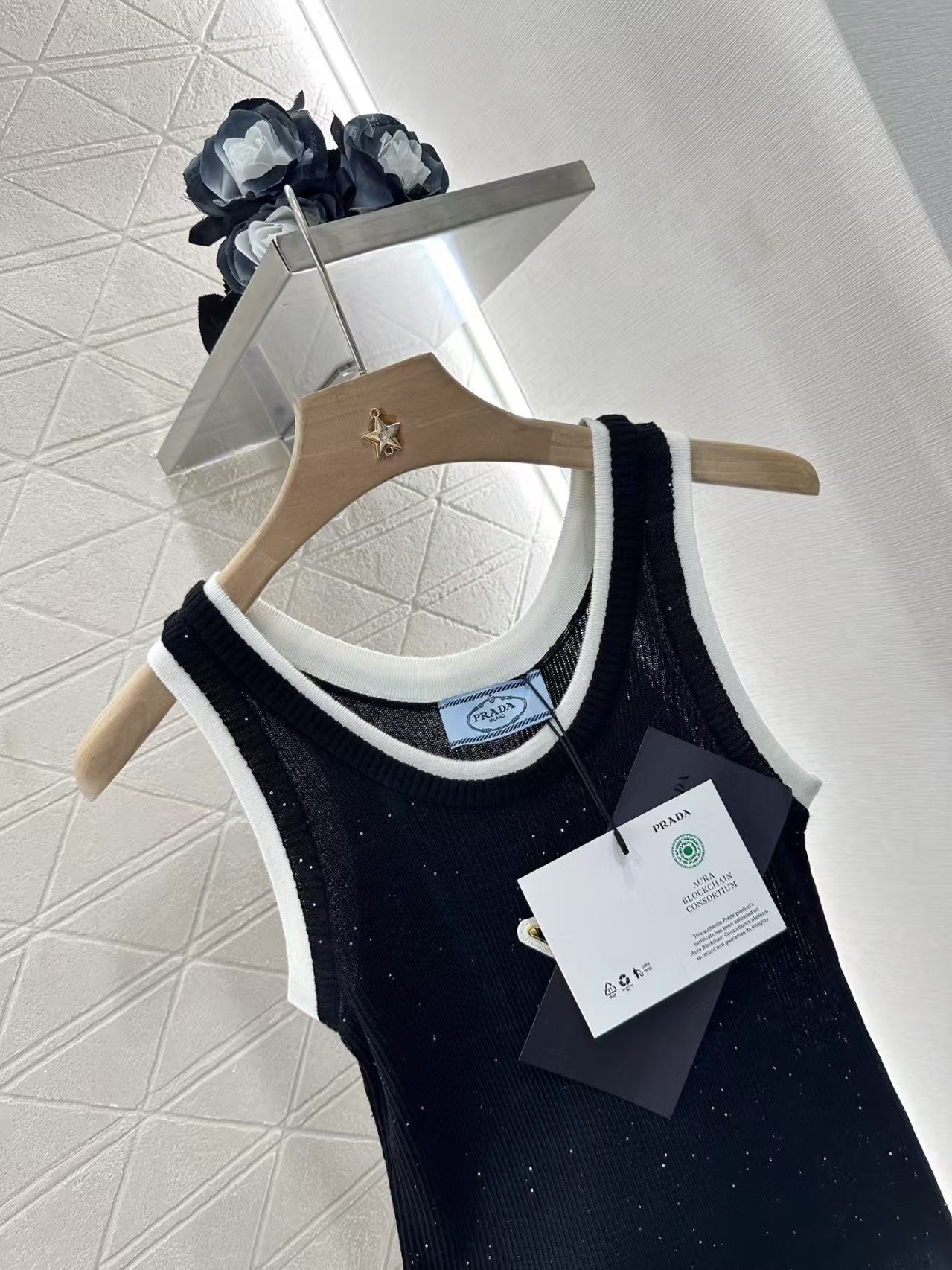 Fake two-piece knitted vest