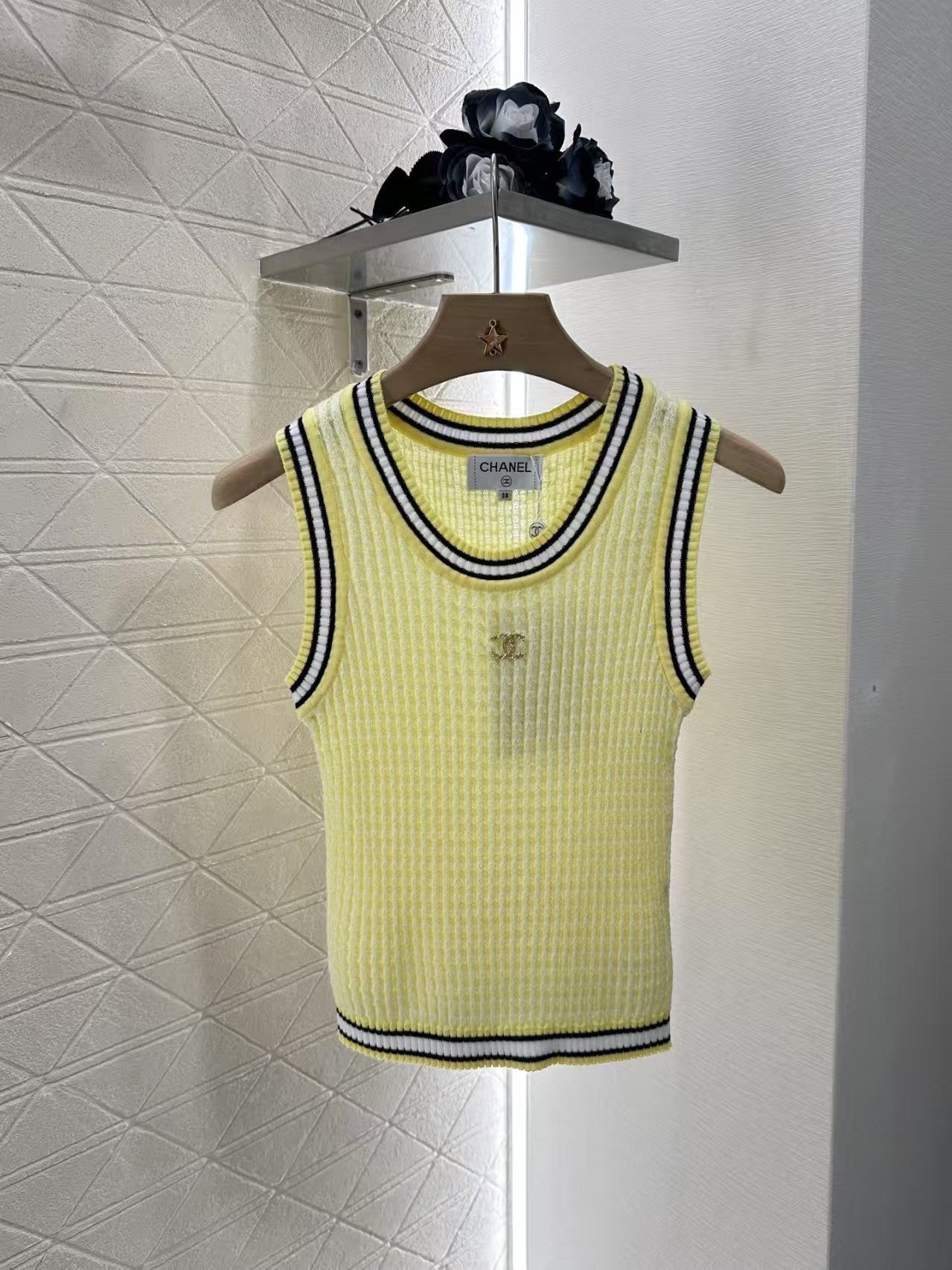 Strickweste mit Rundhalsausschnitt