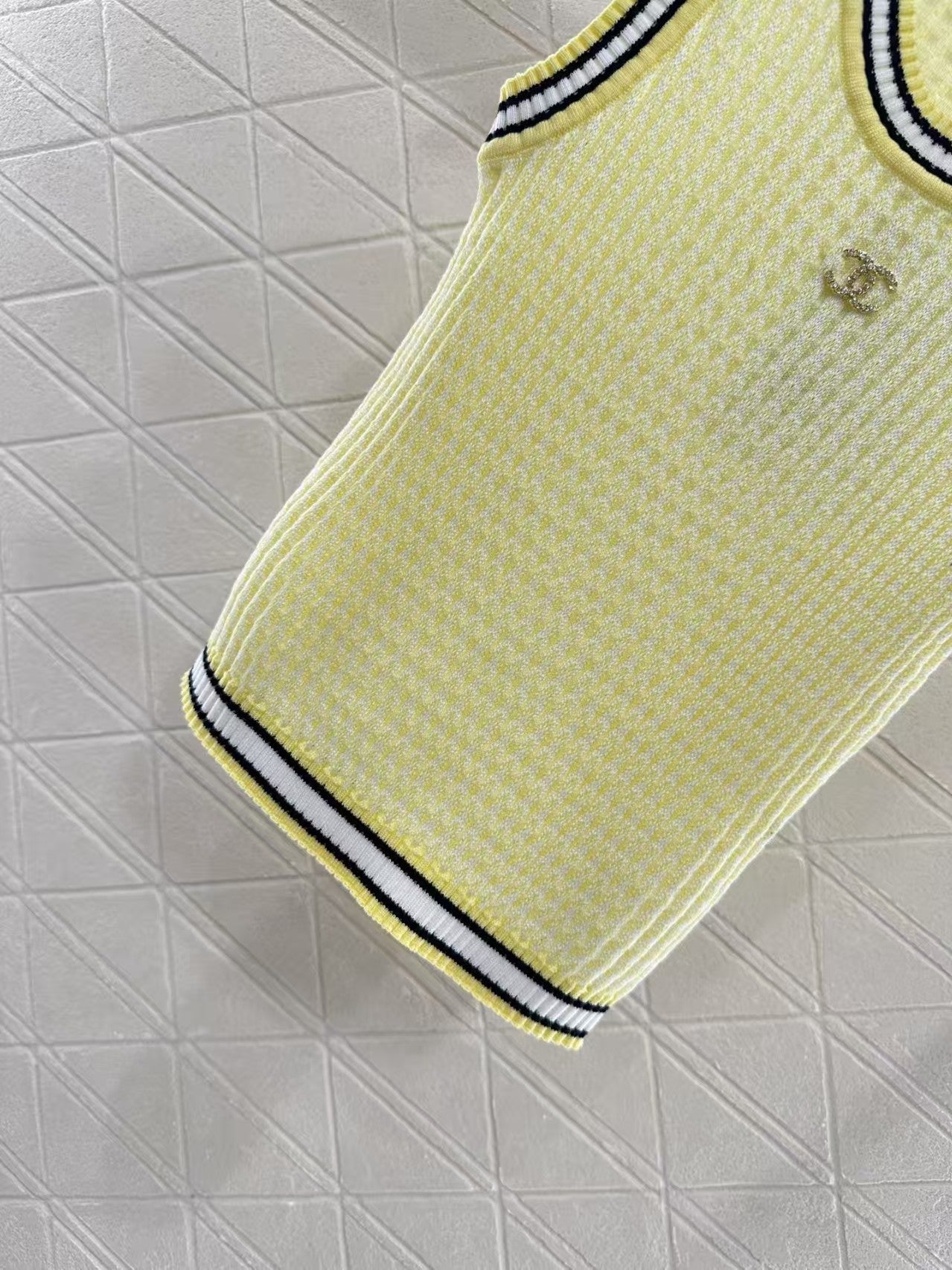 Strickweste mit Rundhalsausschnitt