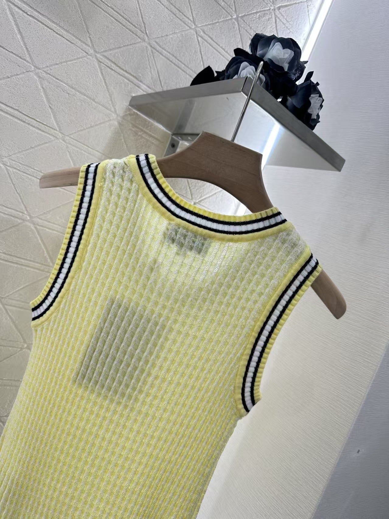 Strickweste mit Rundhalsausschnitt