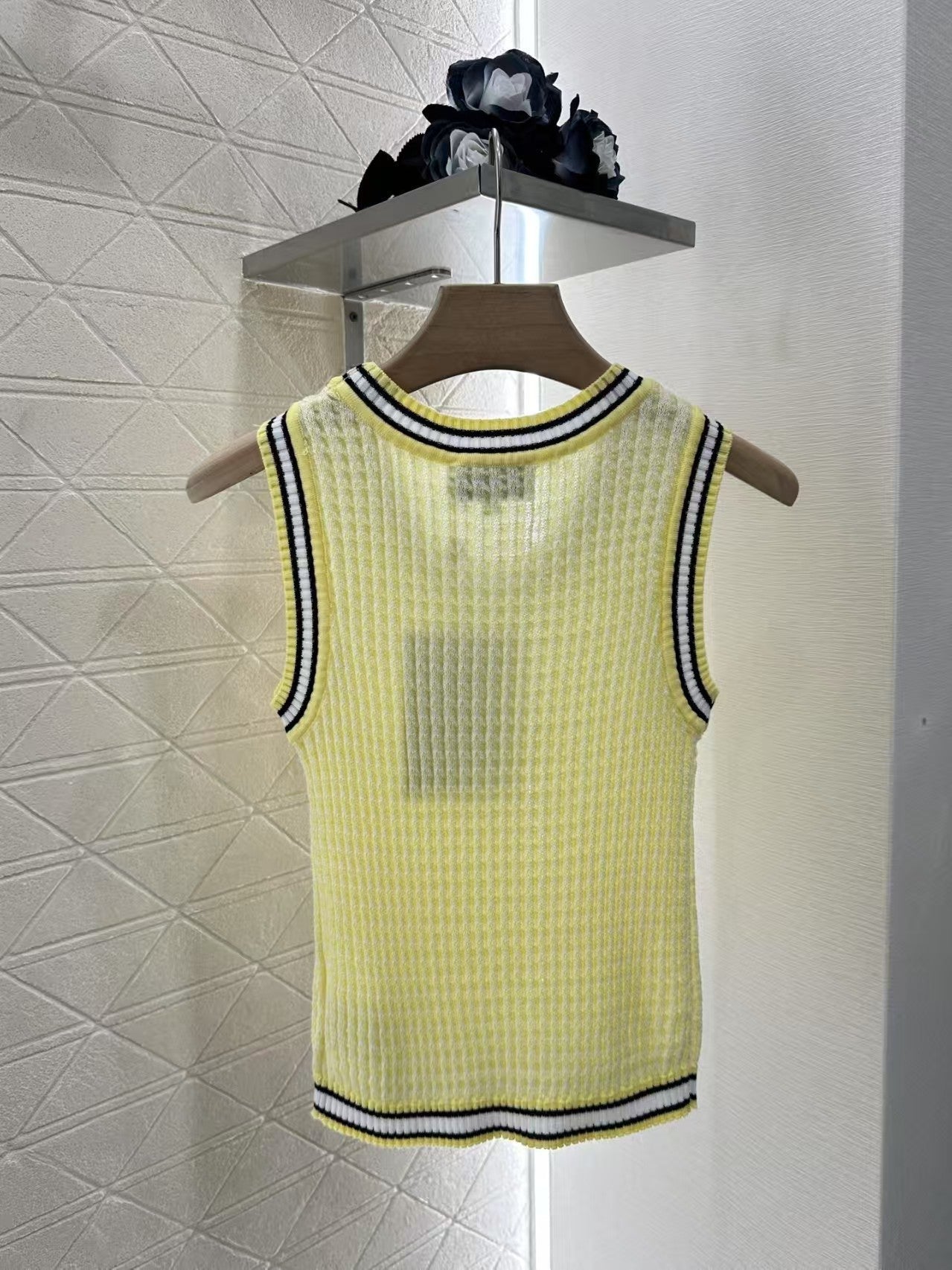 Strickweste mit Rundhalsausschnitt