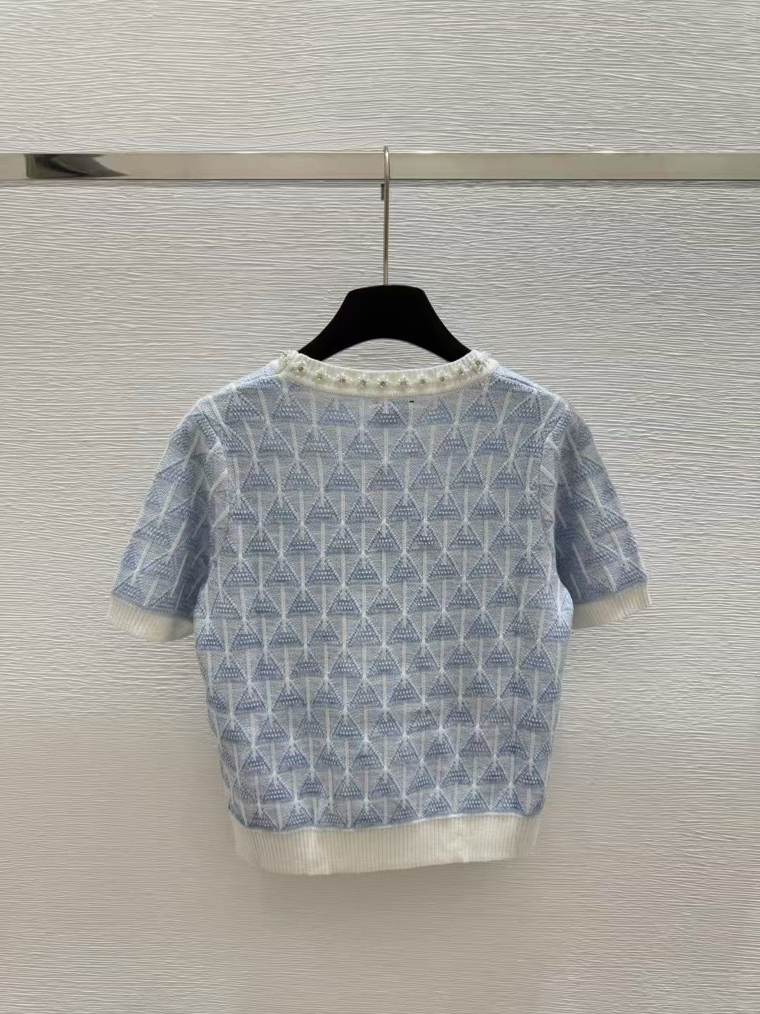 Col ras du cou, manches courtes en tricot perlé