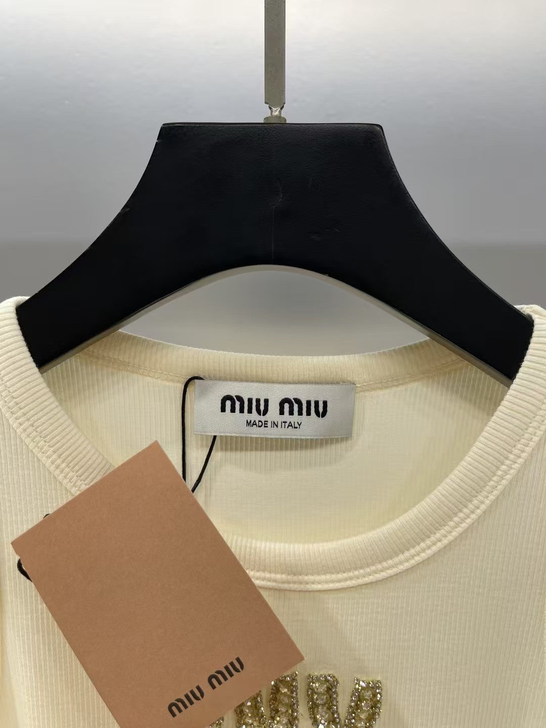 Gilet jaune avec lettrage en strass