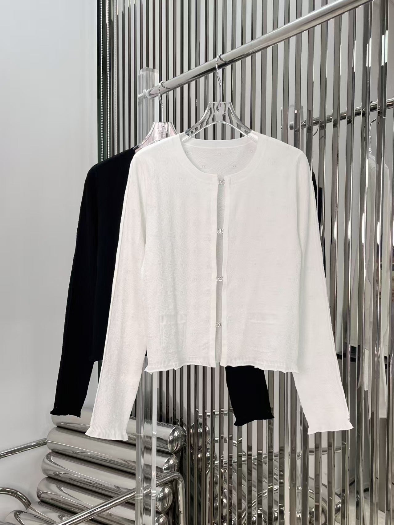 Cardigan en tricot à boutons en losange Double C