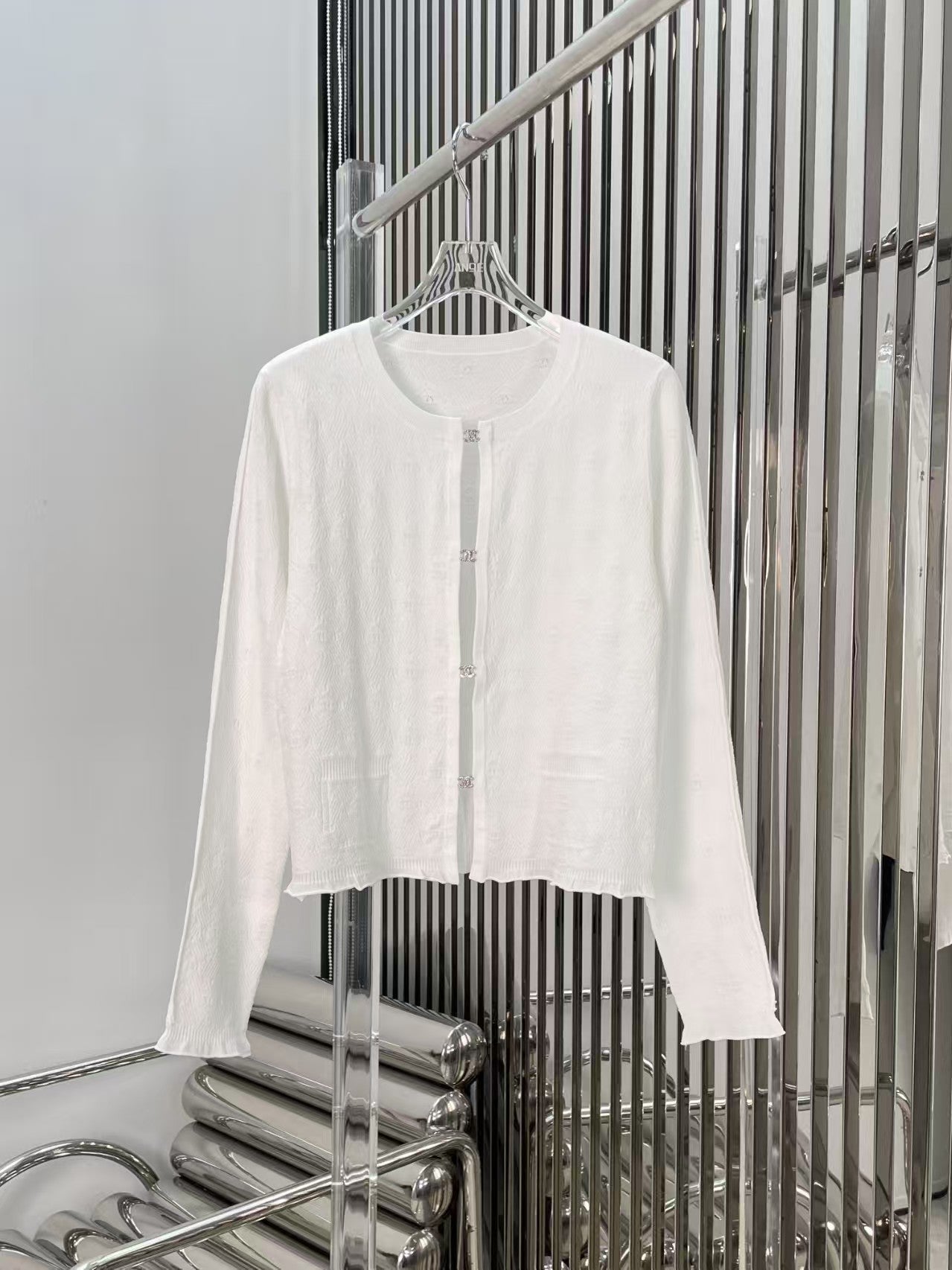 Cardigan en tricot à boutons en losange Double C