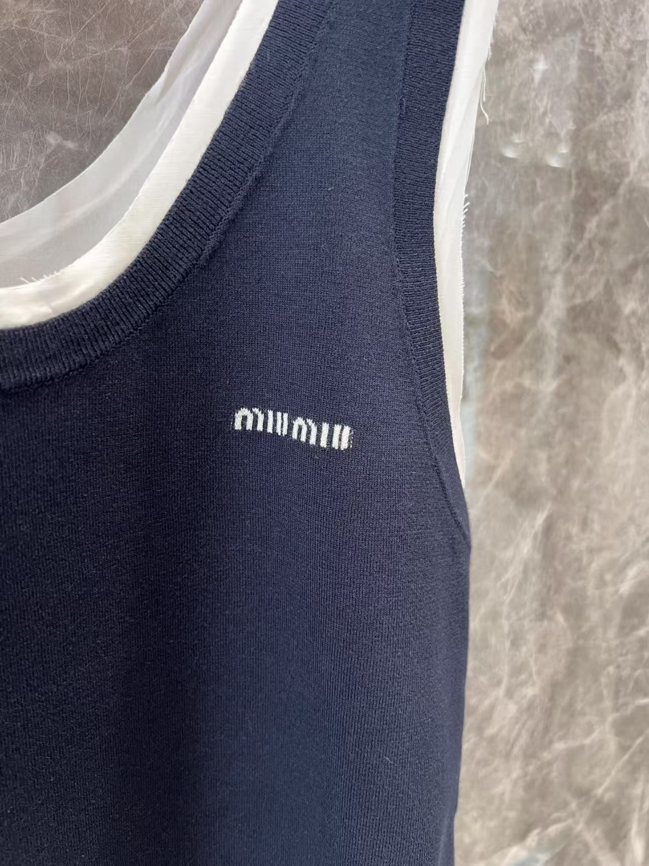 Mini-Westenkleid aus Jacquard-Strick