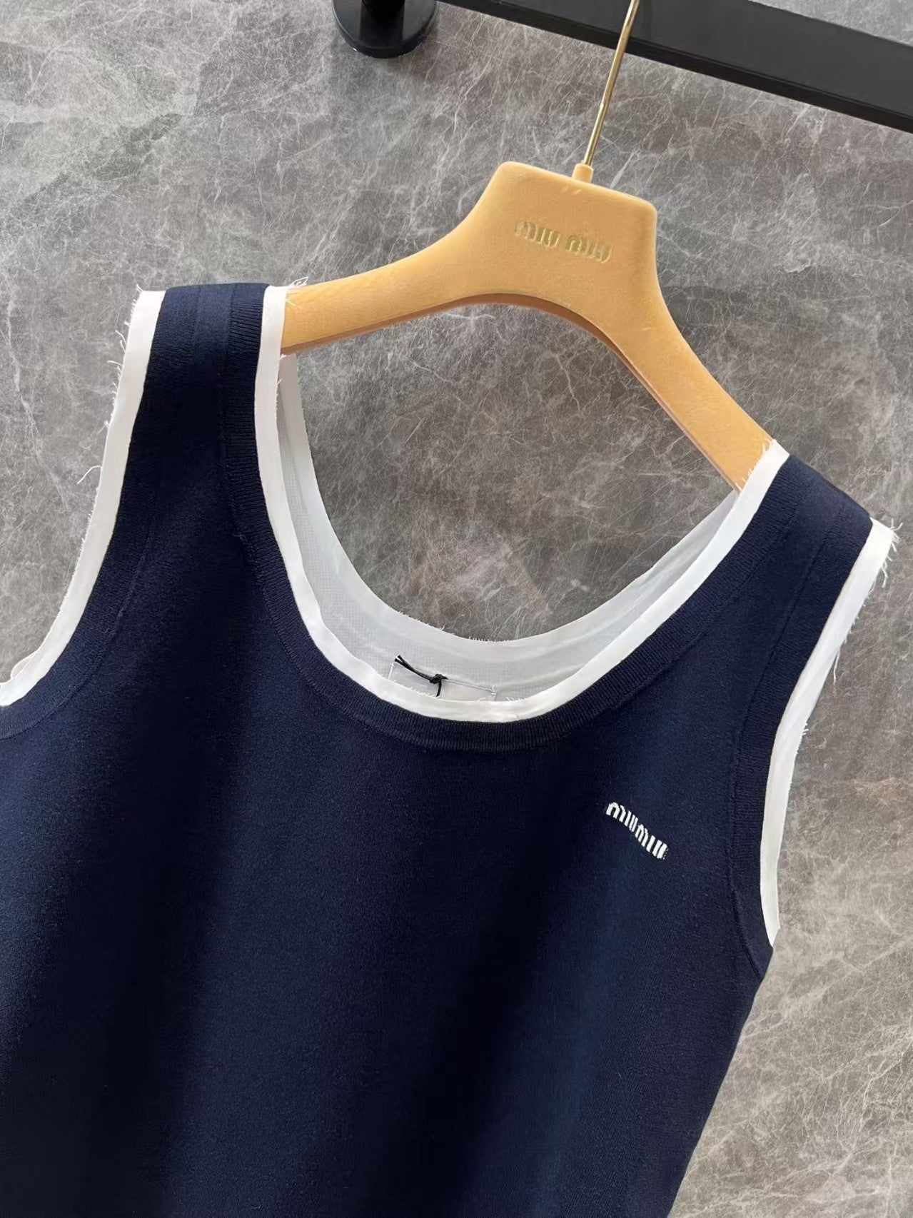 Mini-Westenkleid aus Jacquard-Strick