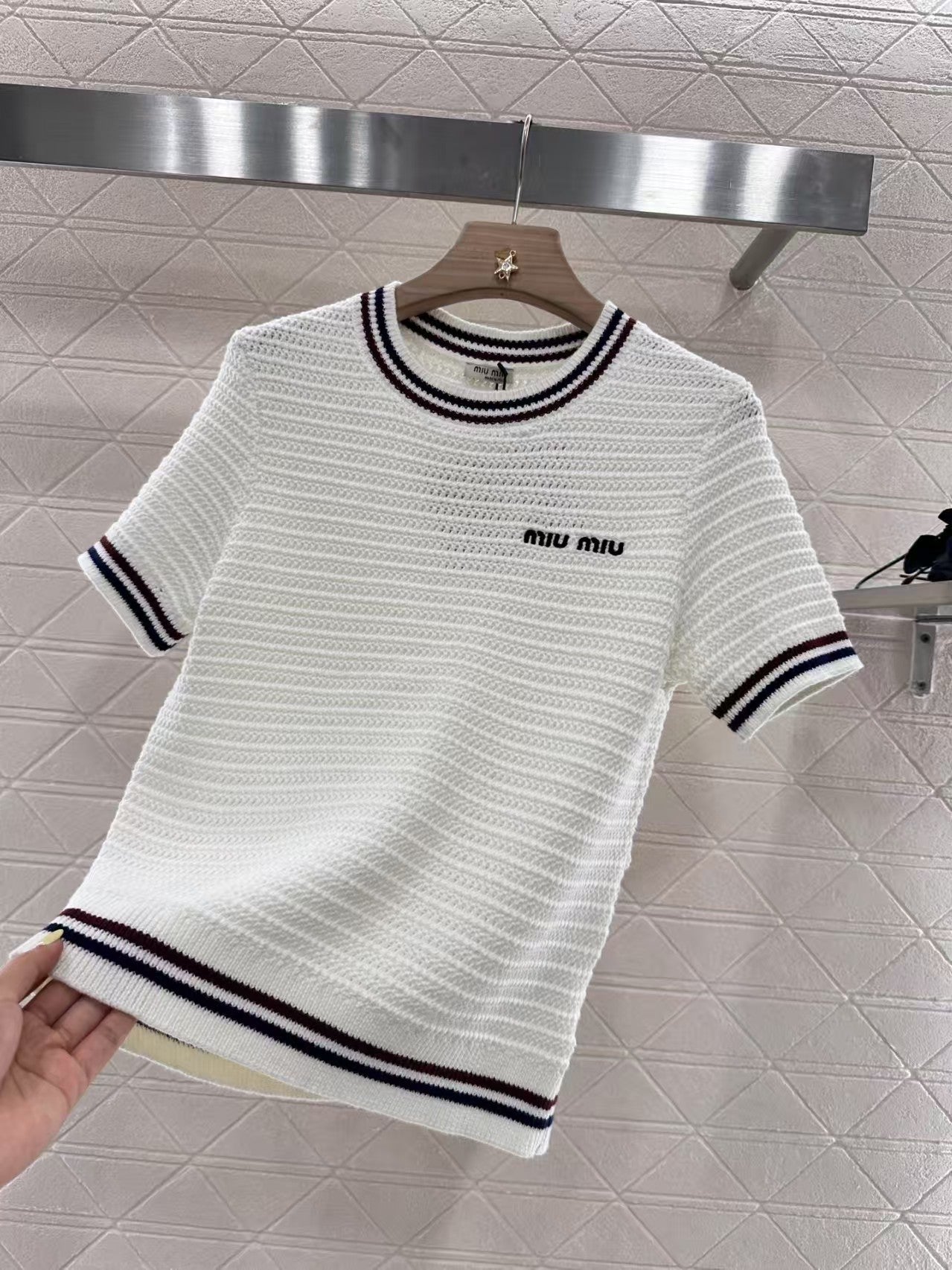 Hohlstrick-Rundhalsausschnitt, kurze Ärmel