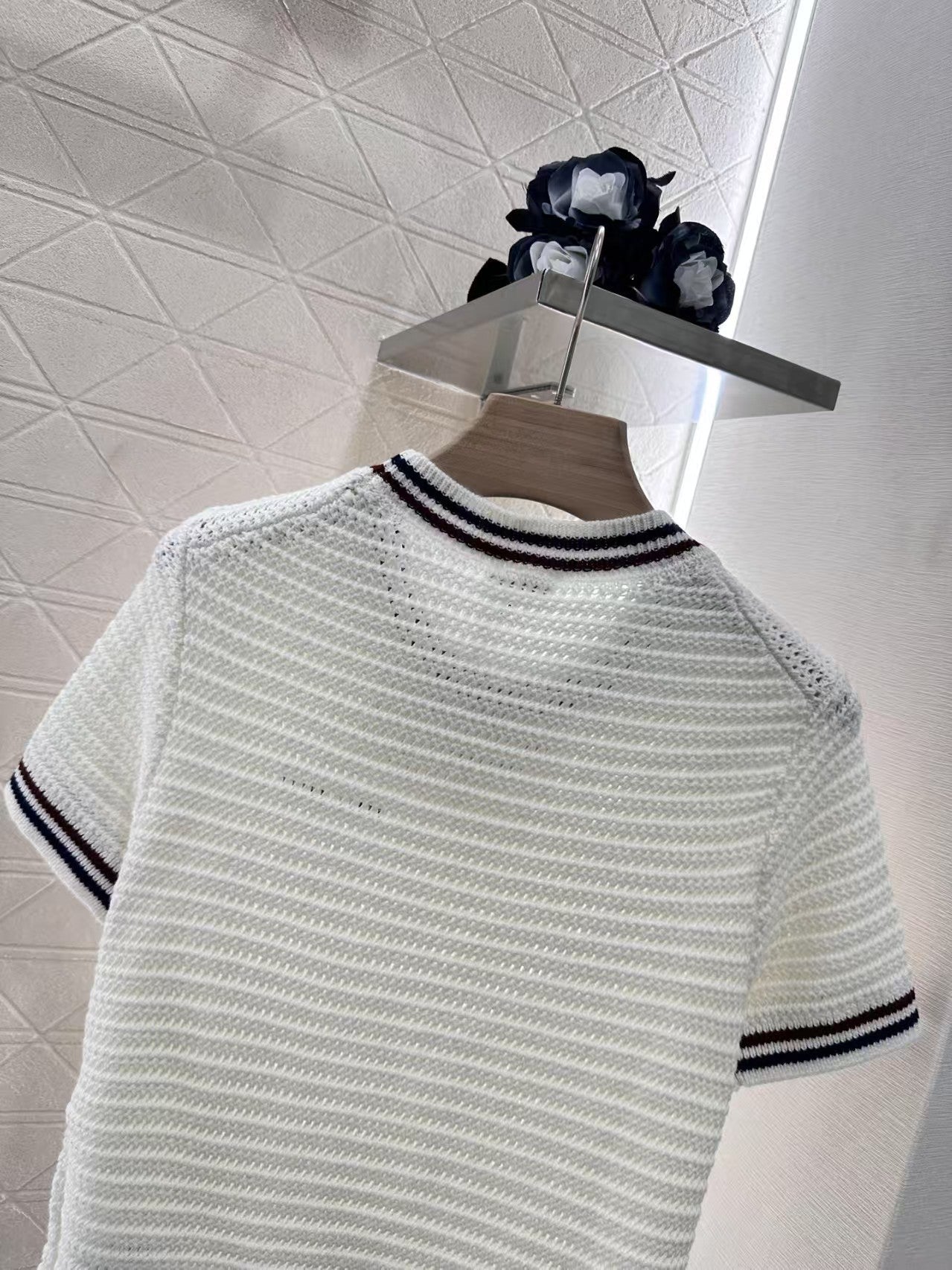 Hohlstrick-Rundhalsausschnitt, kurze Ärmel