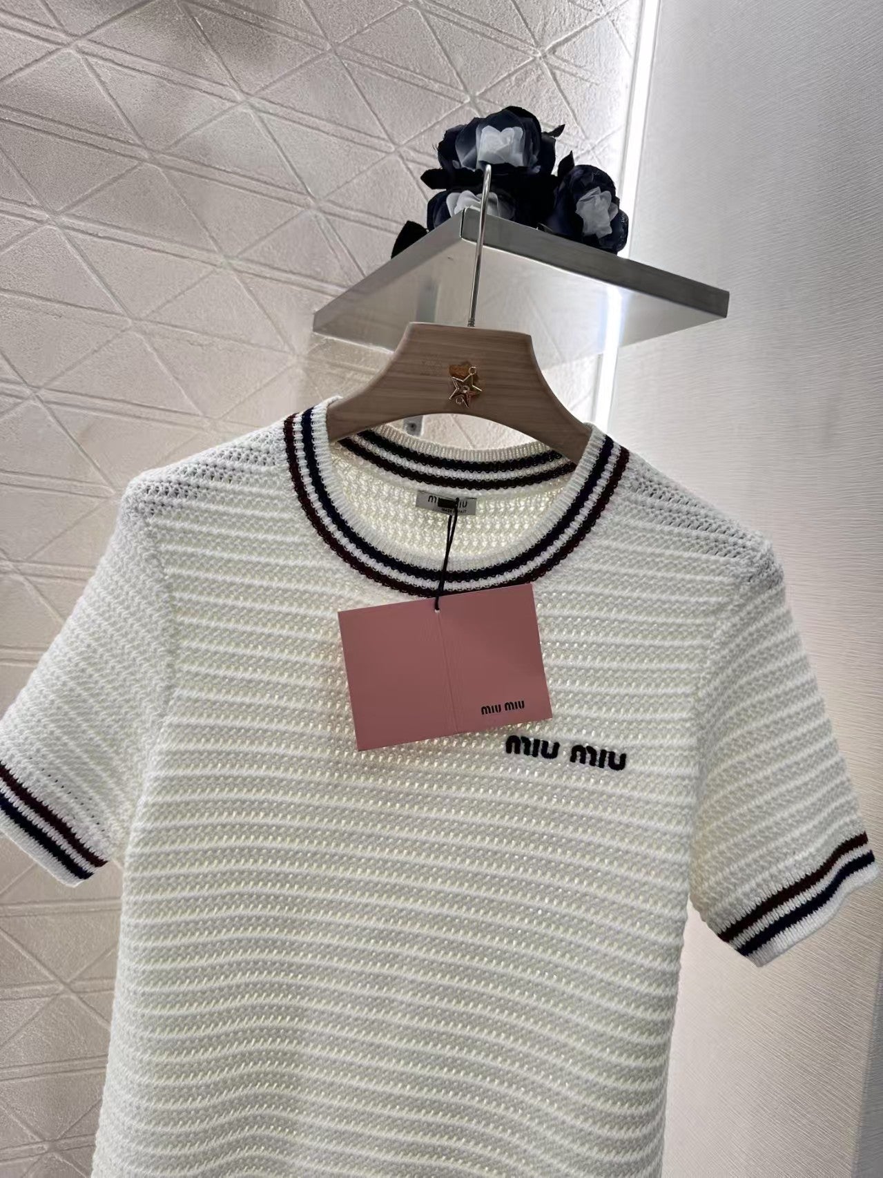 Hohlstrick-Rundhalsausschnitt, kurze Ärmel