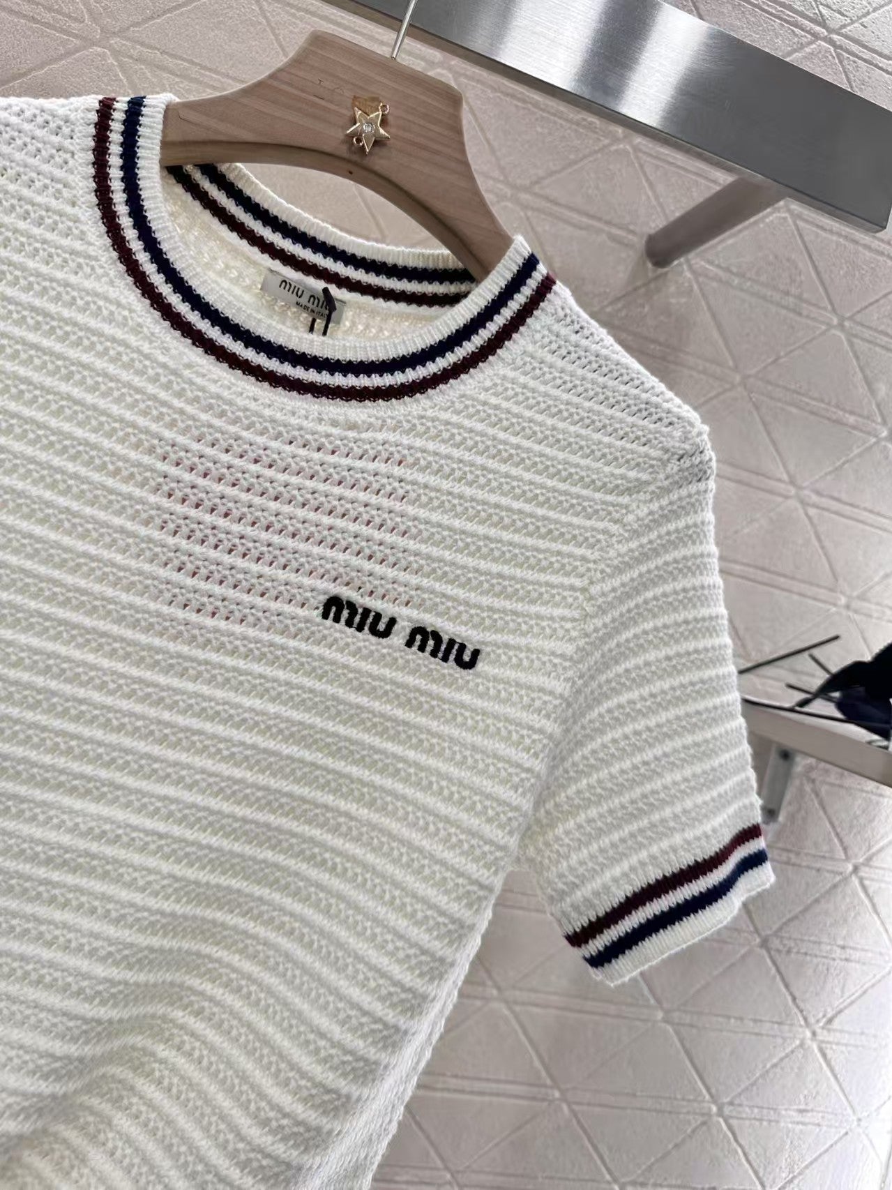 Hohlstrick-Rundhalsausschnitt, kurze Ärmel