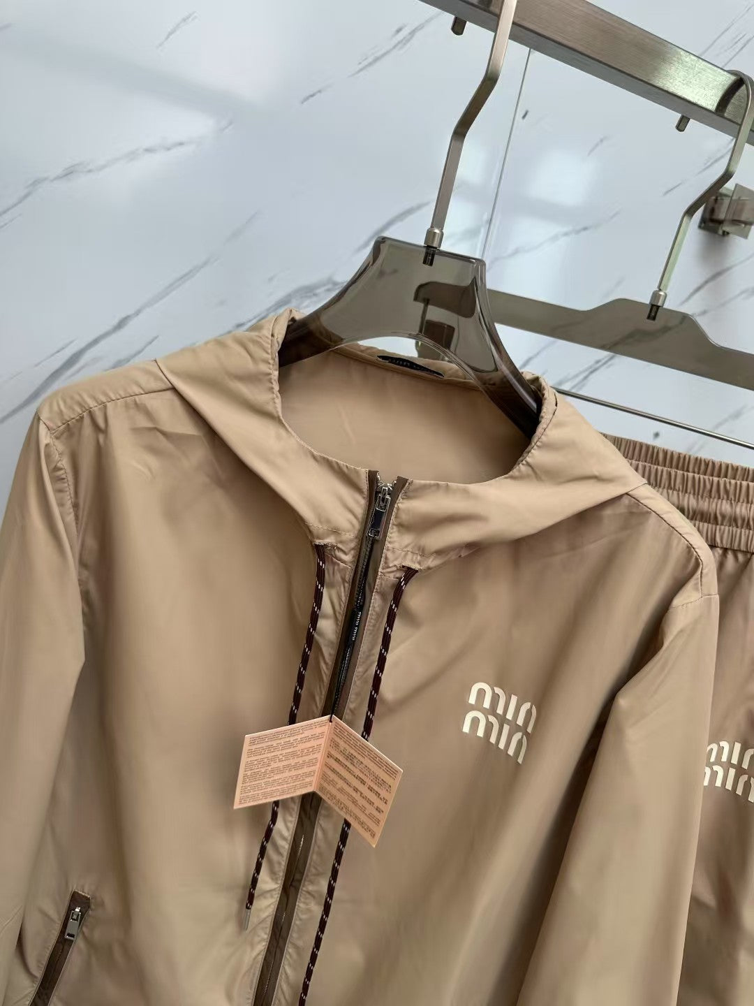 Neue Frühlings- und Sommeranzüge