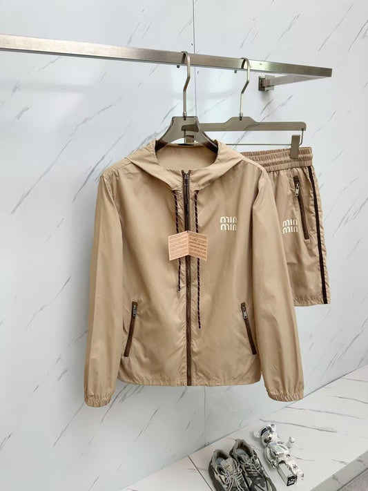 Neue Frühlings- und Sommeranzüge