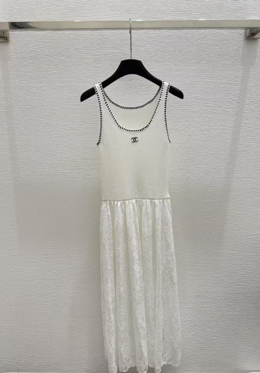 Neues Strickwestenkleid mit Rundhalsausschnitt