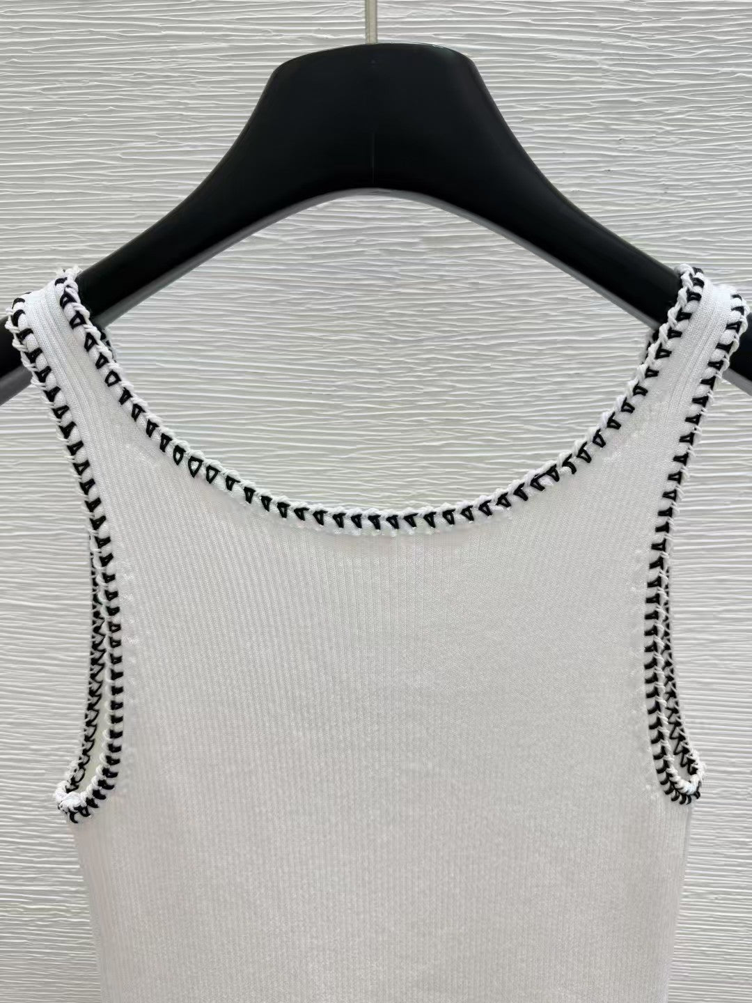 Neues Strickwestenkleid mit Rundhalsausschnitt