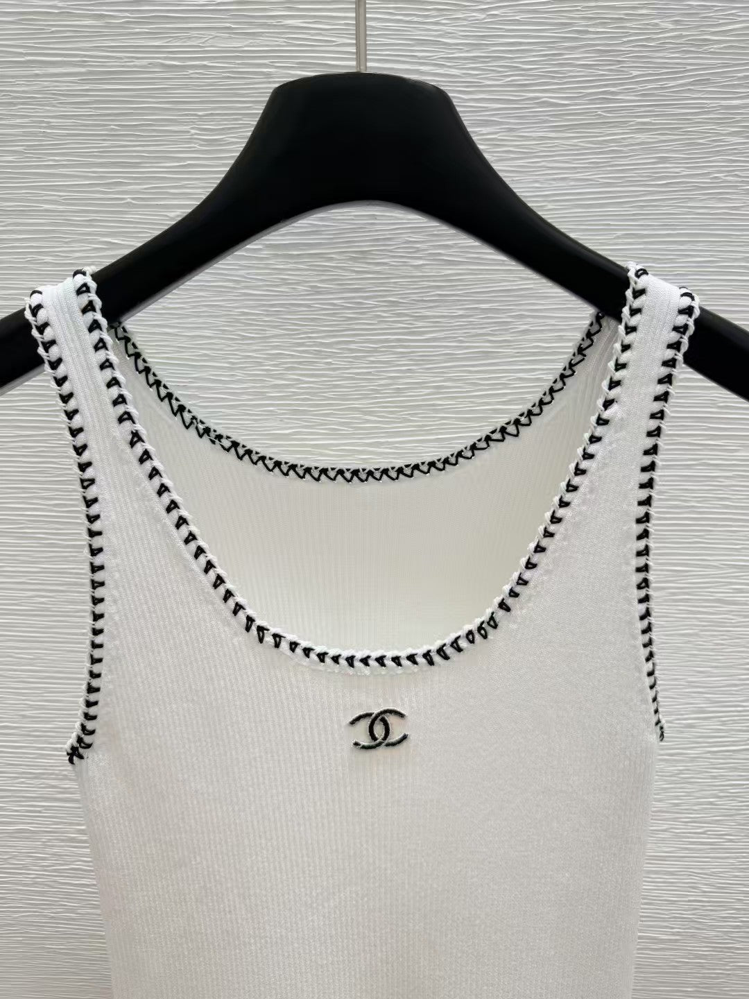 Neues Strickwestenkleid mit Rundhalsausschnitt