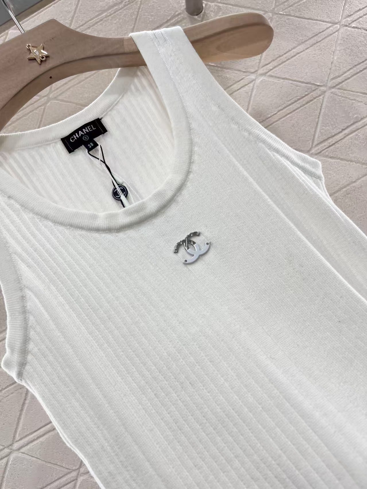 Gilet tricoté à motif 3D