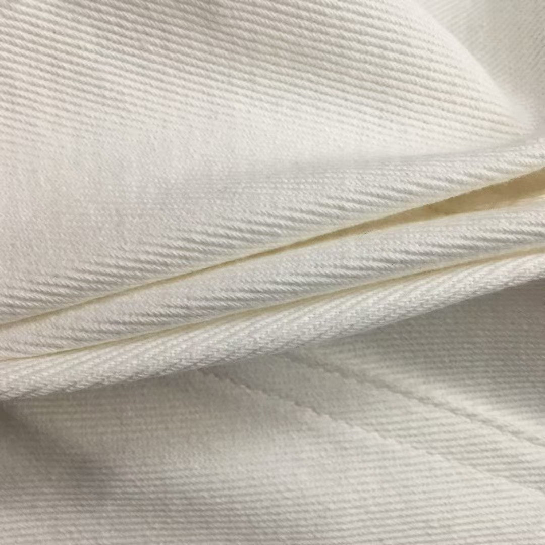 Short en jean à poches brodées