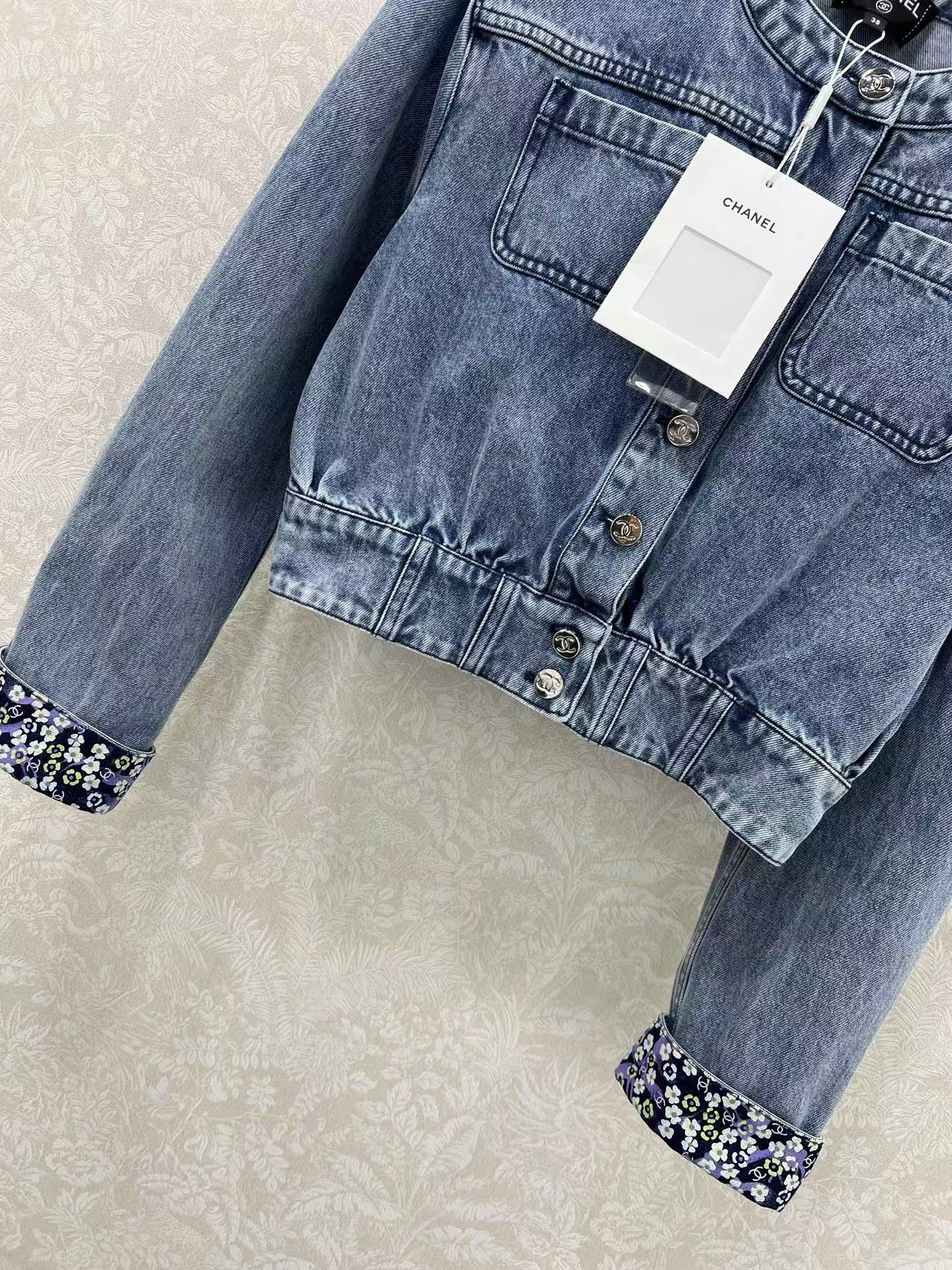 Neue Vintage-Jeansjacke