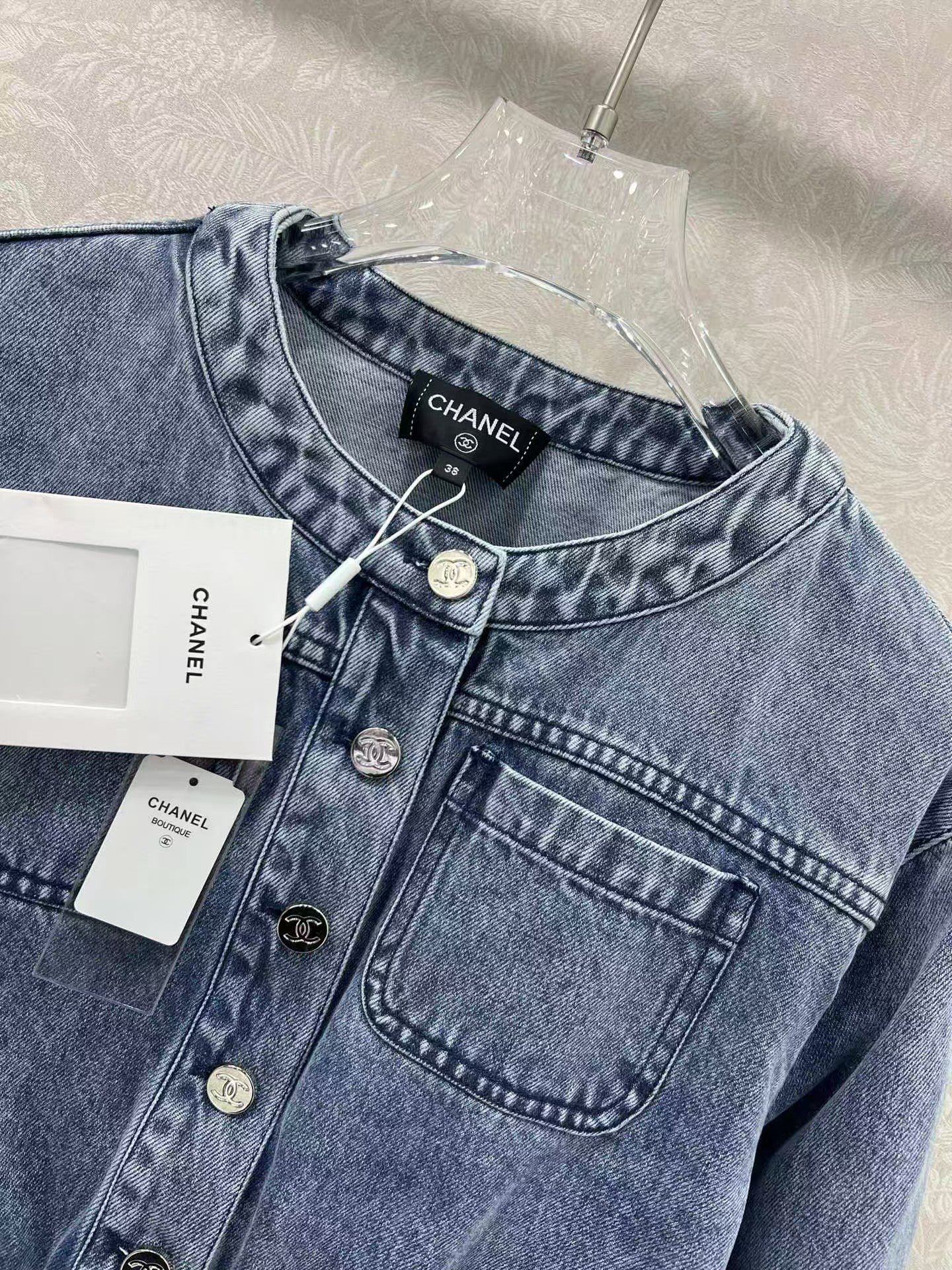 Neue Vintage-Jeansjacke