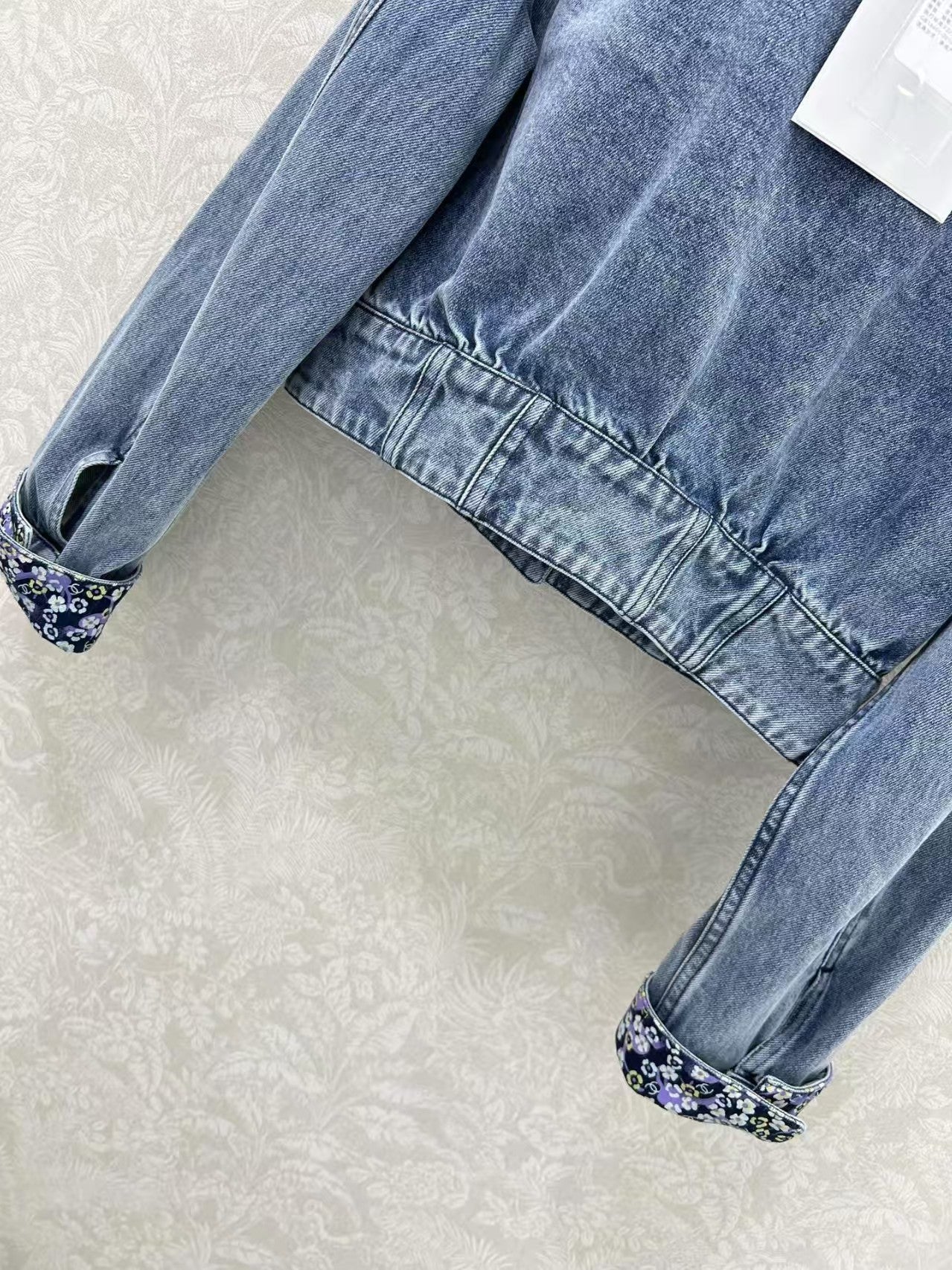 Neue Vintage-Jeansjacke