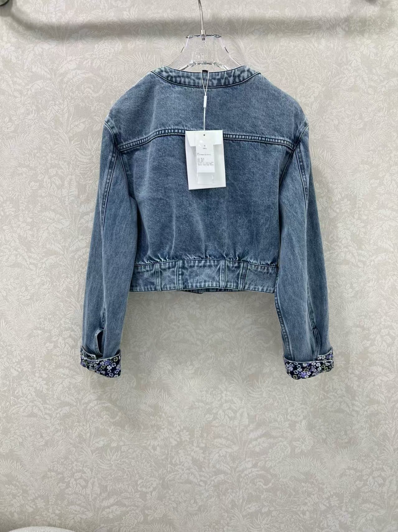 Neue Vintage-Jeansjacke