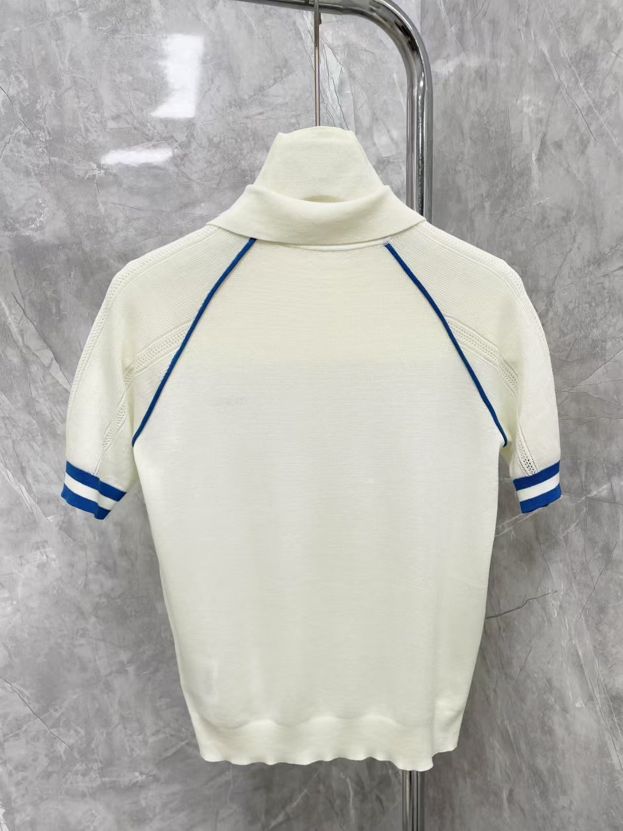 MM white knitted short-sleeved shirt