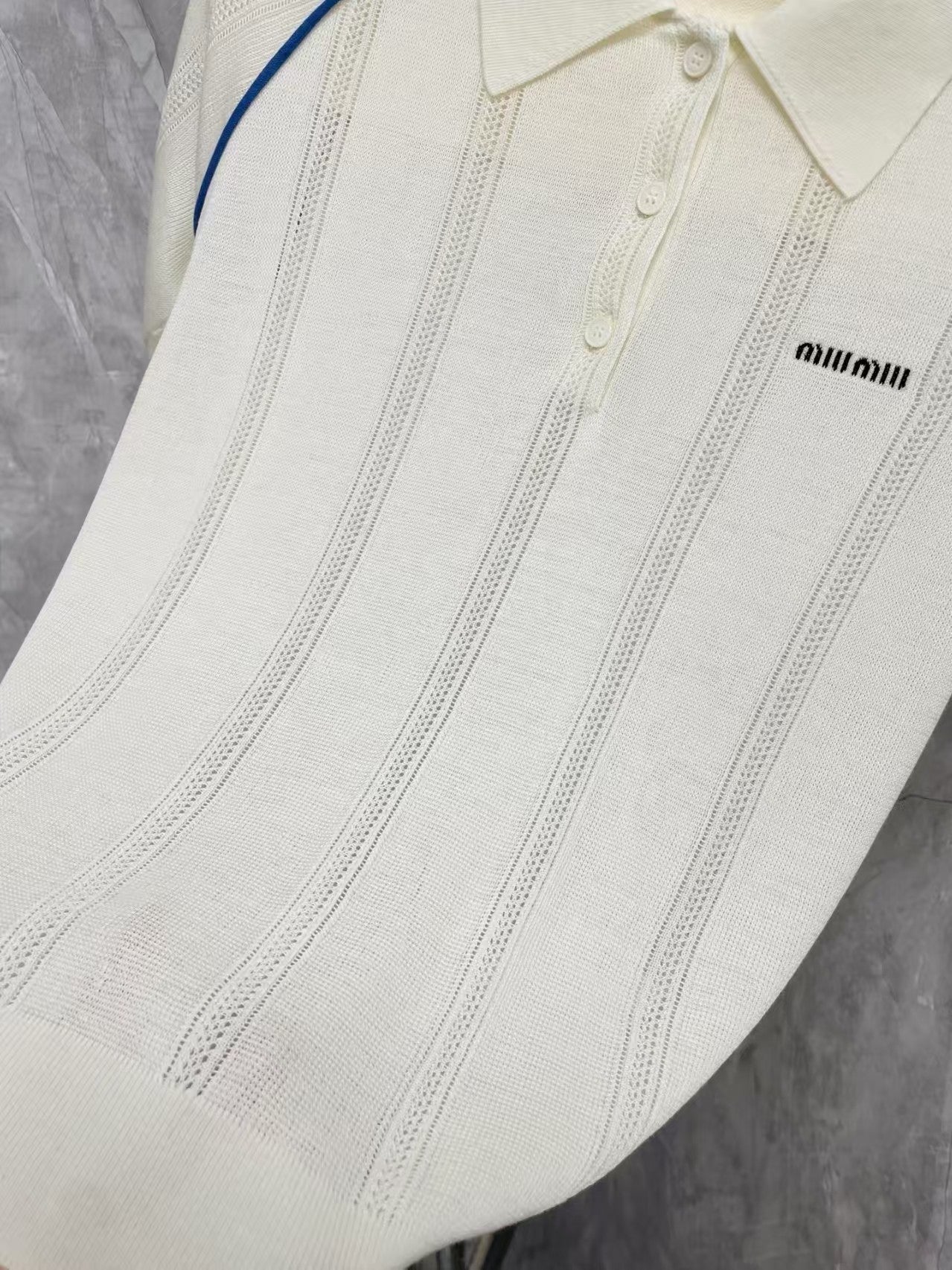 MM white knitted short-sleeved shirt