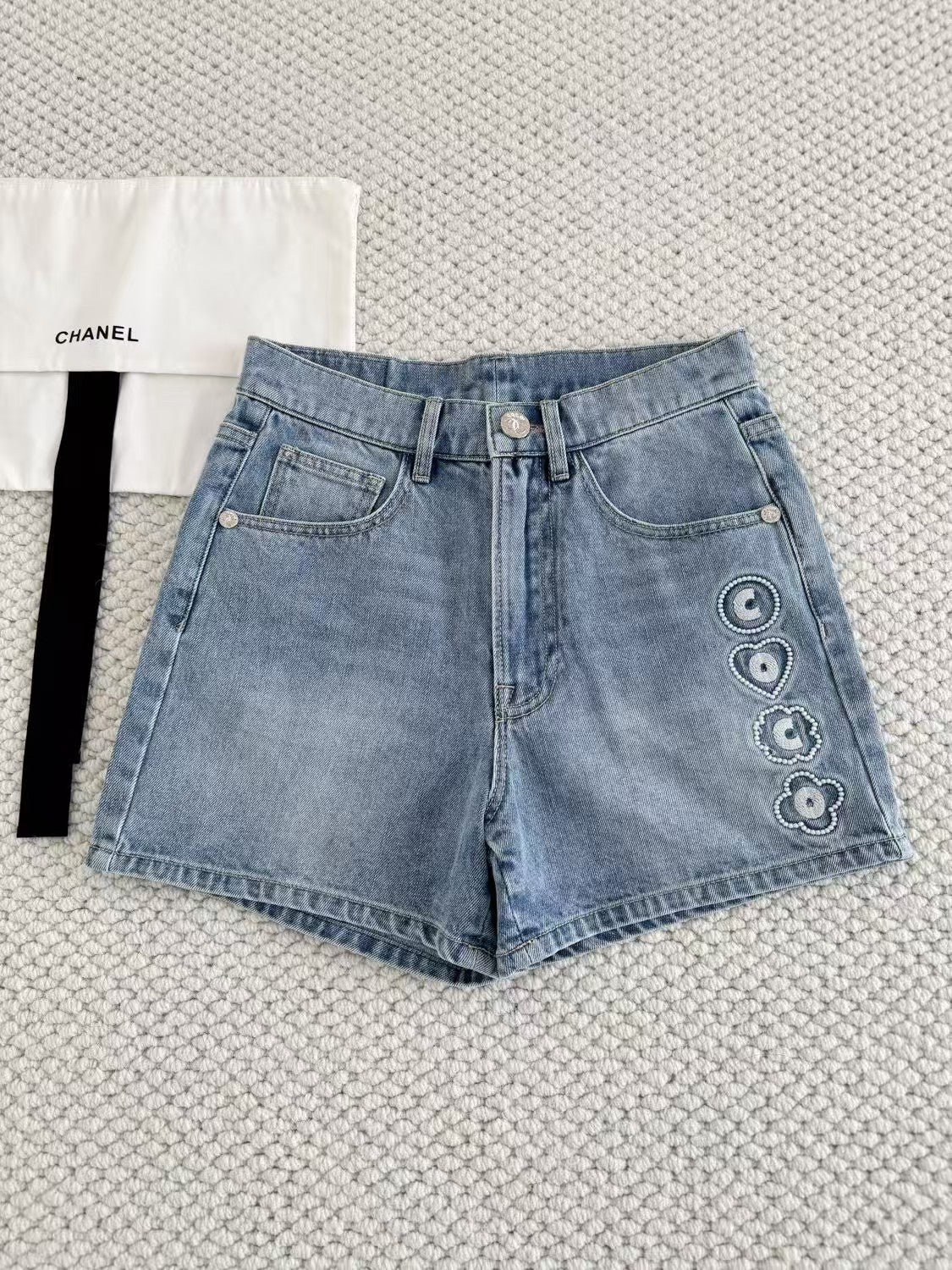 Short en jean brodé Coco, petit parfum, nouveauté été 2025, SML