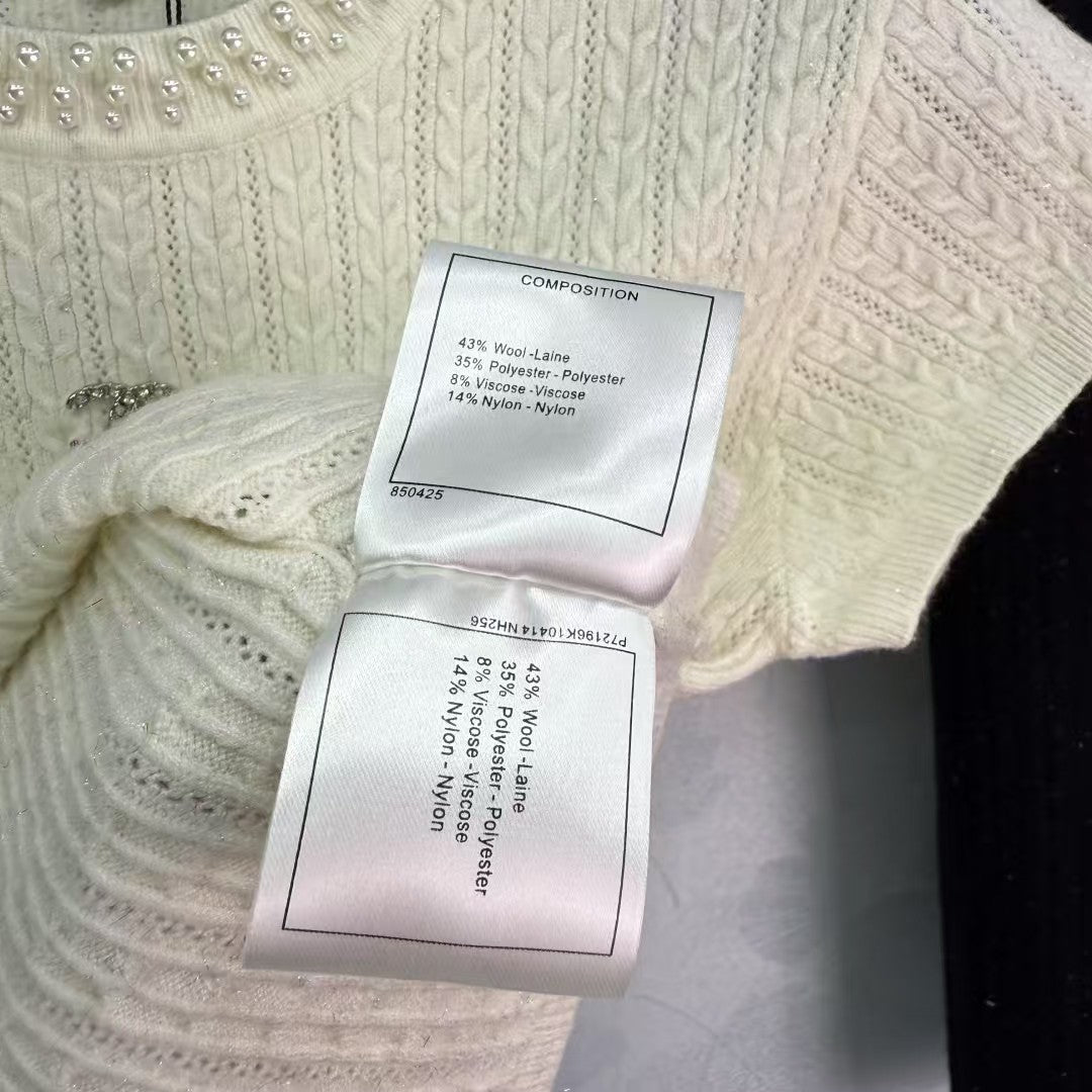 Nouveautés 2025 : pull col rond en perles tricoté à manches courtes