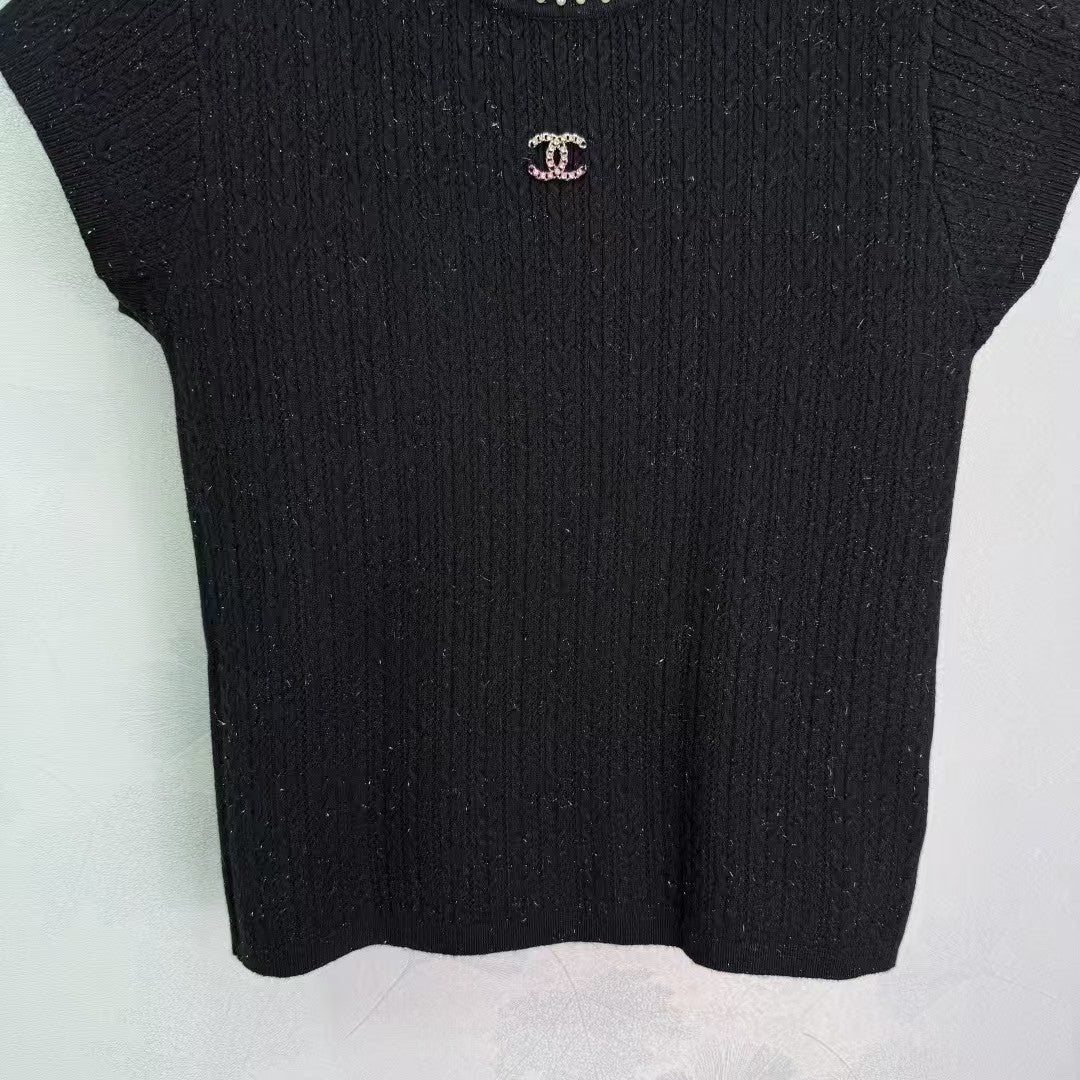 Nouveautés 2025 : pull col rond en perles tricoté à manches courtes