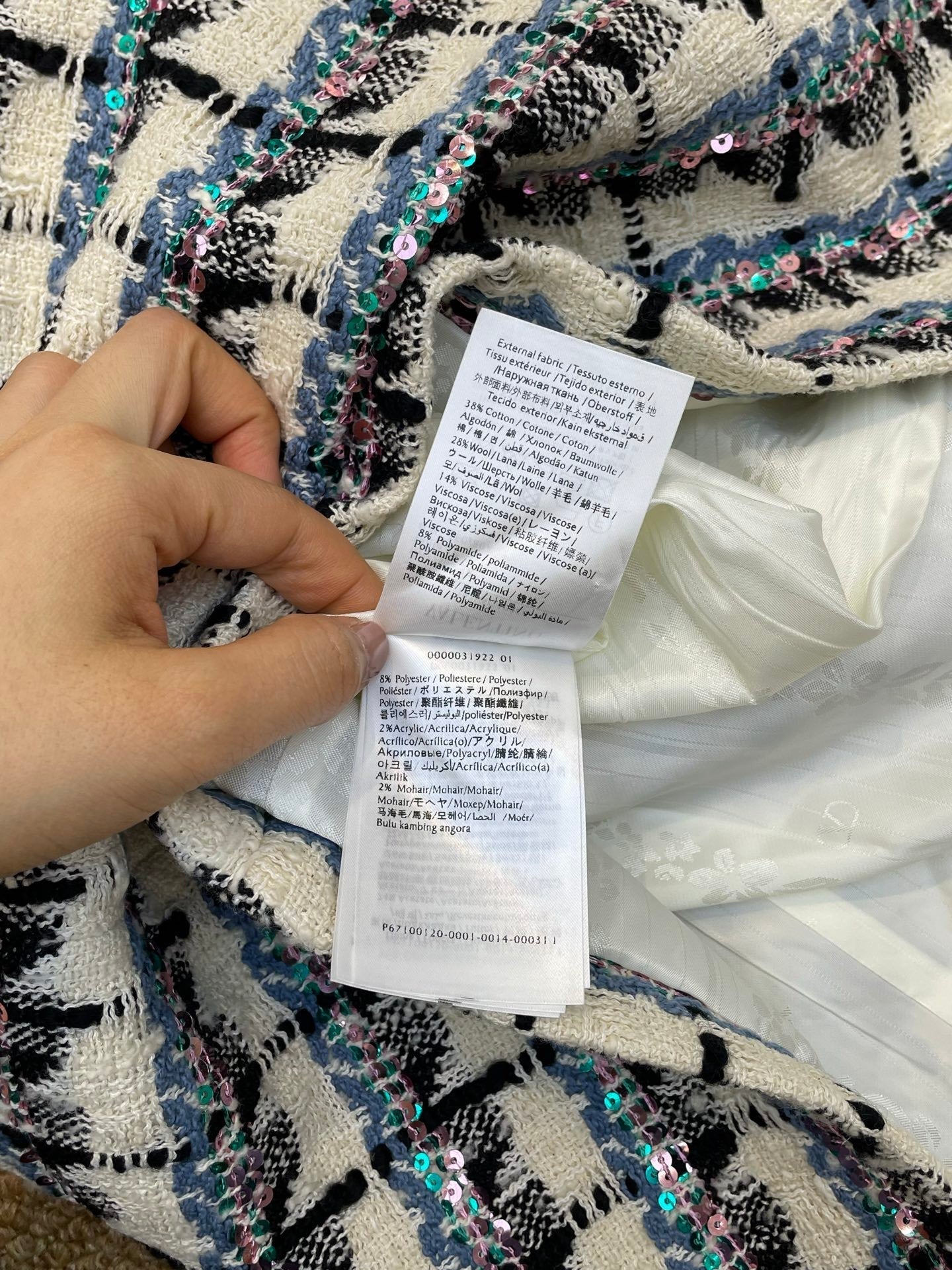 Robe droite en tweed avec nœud et accents de cristal 