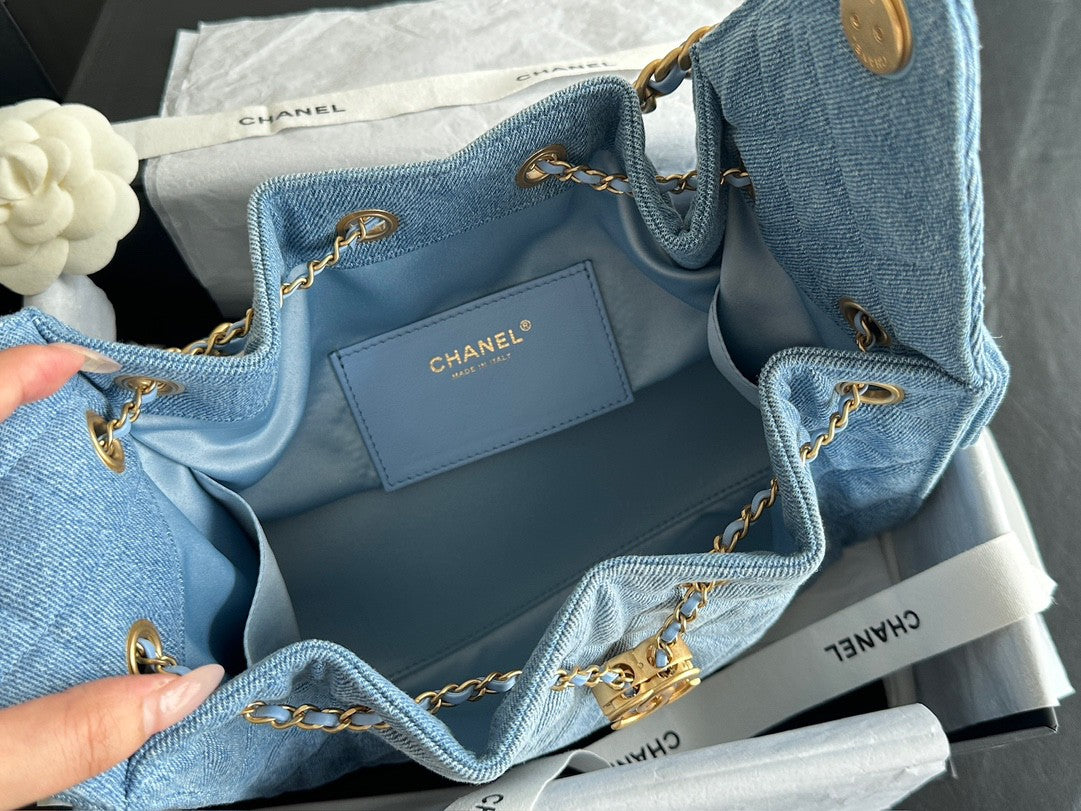 Sac seau matelassé en denim avec chaîne contrastée 