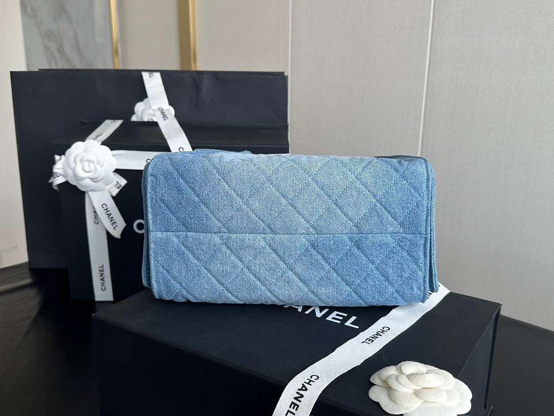 Sac seau matelassé en denim avec chaîne contrastée 