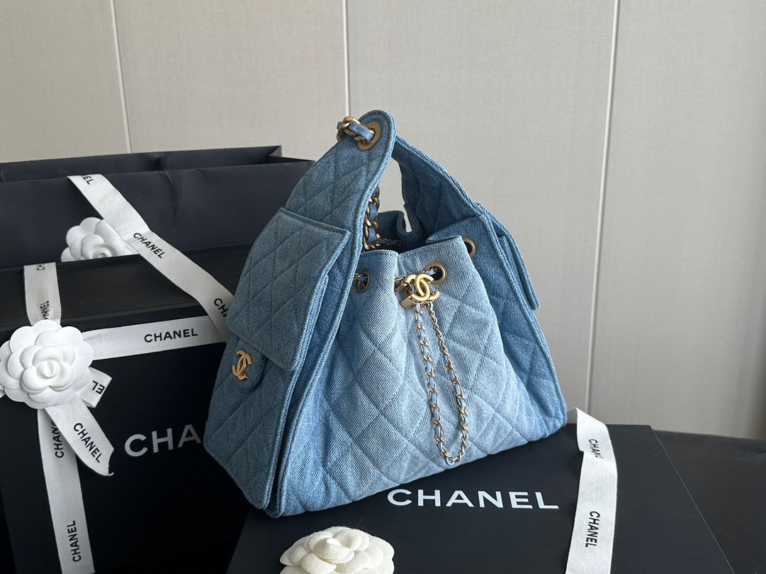 Sac seau matelassé en denim avec chaîne contrastée 