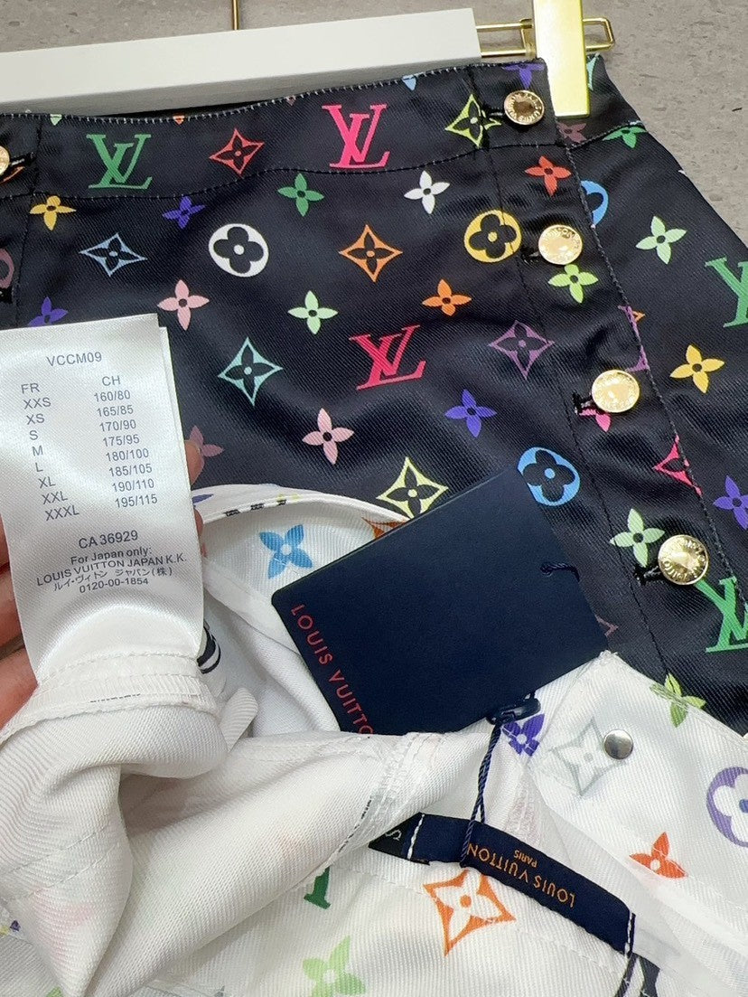 Ensembles coordonnés de monogrammes aux couleurs contrastées avec des accents de chaîne 