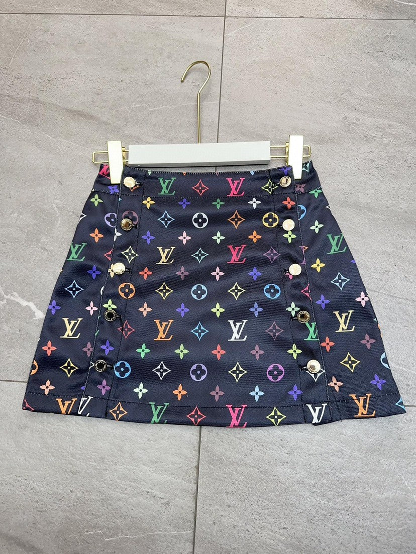 Ensembles coordonnés de monogrammes aux couleurs contrastées avec des accents de chaîne 