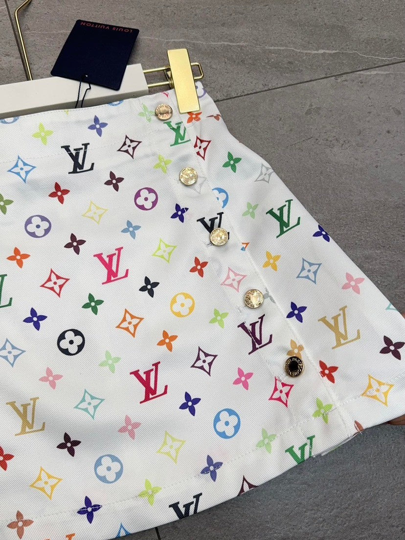 Ensembles coordonnés de monogrammes aux couleurs contrastées avec des accents de chaîne 