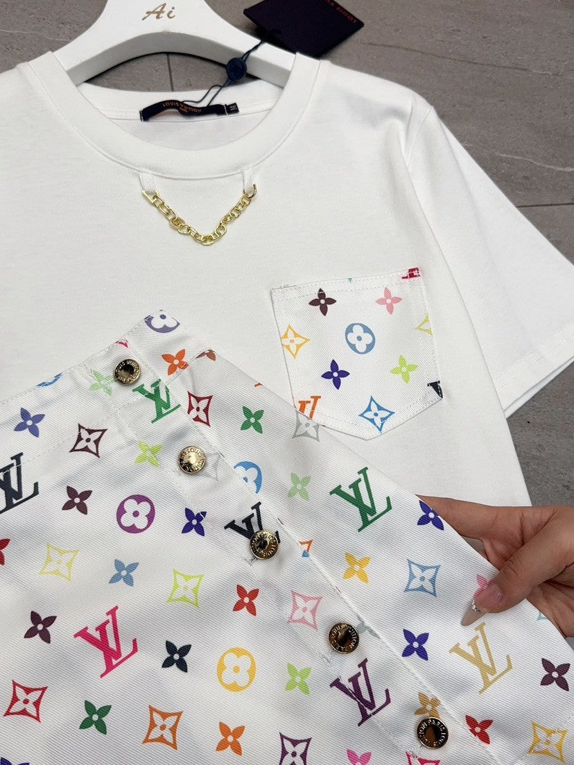 Ensembles coordonnés de monogrammes aux couleurs contrastées avec des accents de chaîne 