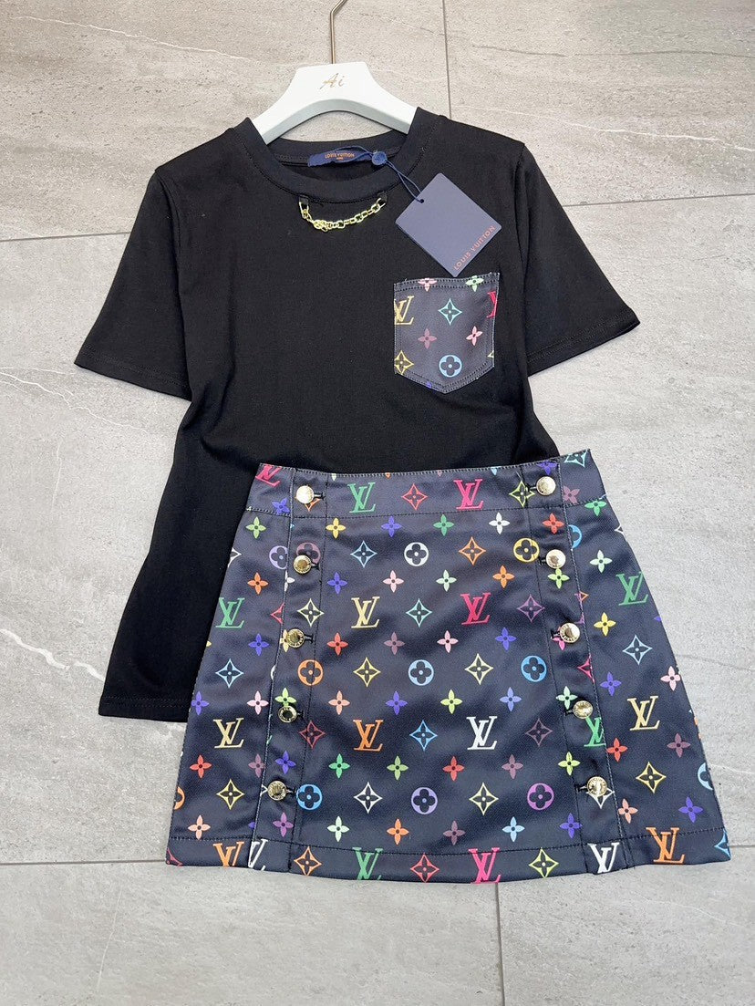 Ensembles coordonnés de monogrammes aux couleurs contrastées avec des accents de chaîne 