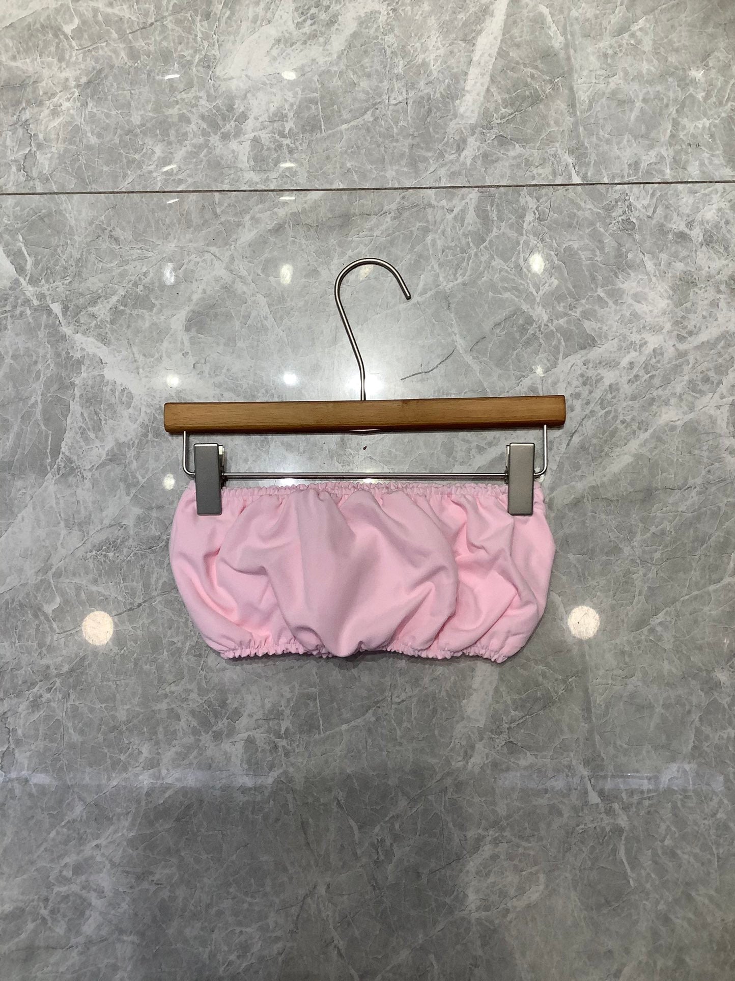 Gerafftes Bandeau-Top in lebendigen Farbtönen 